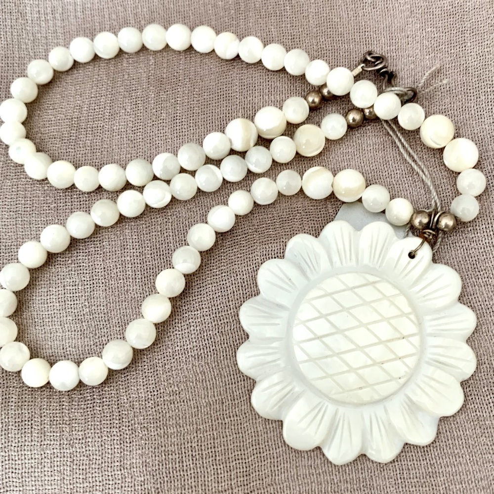 Mother of pearl necklace with sunflower pendant